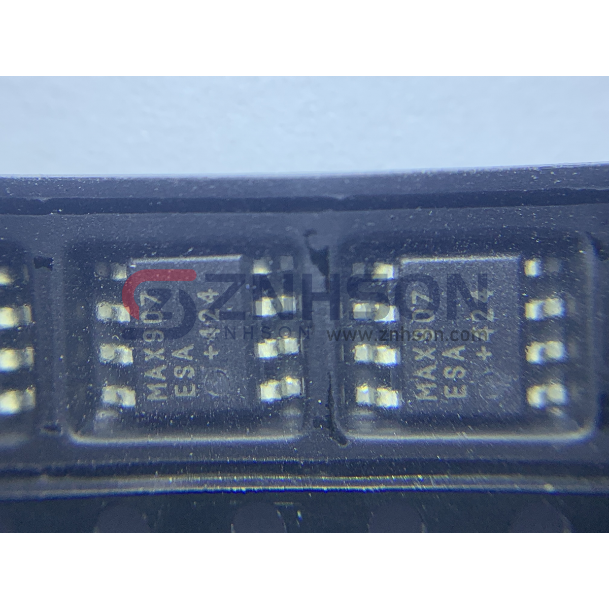 MAX682ESA+T Preview