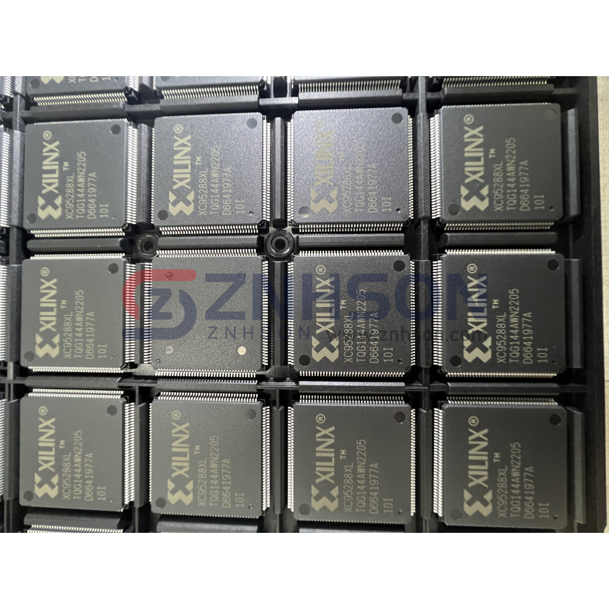 XC95288XL-10TQG144I